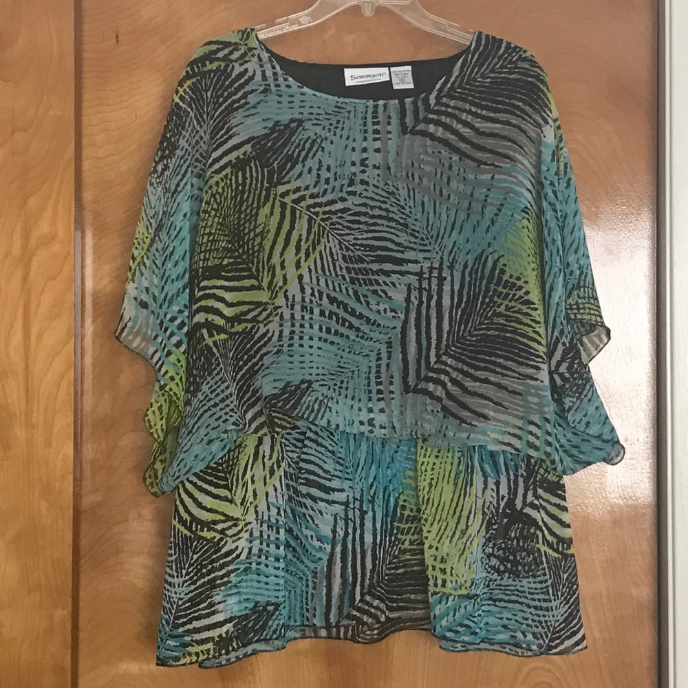 Beautiful wing like sleeve blouse - Picture 2 of 4